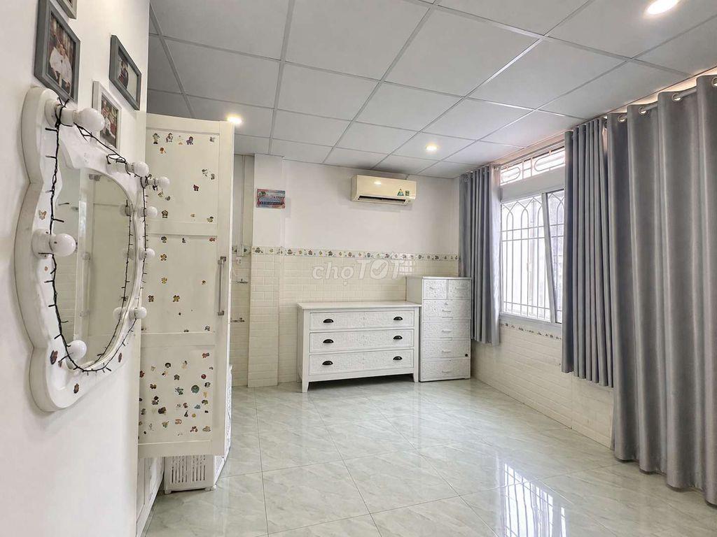 Bán nhà 3 tầng 61m2 Sử Dụng Hiệp Bình đối diện Gigamall