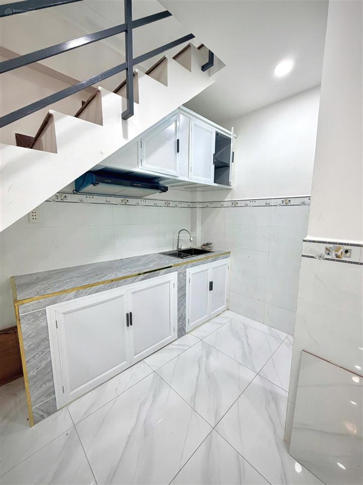 Bán nhà lê văn quới, hẻm xe hơi, 32m2, 2 tầng, sát quận tân phú, chỉ 2.68 tỷ