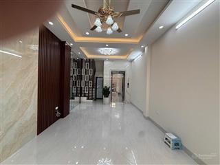 Ô tô tải đỗ cửa, ngõ thông vòng quanh kd đỉnh, dt 40m2*6t thang máy, mt 3,8m, chào 10,9 tỷ