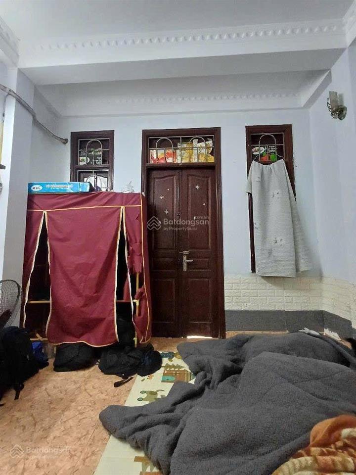Cho thuê nhà ở phố 8/3, hai bà trưng, hà nội. 7.5tr/tháng, ngõ nông, 3 gác đỗ cửa, đủ tiện ích