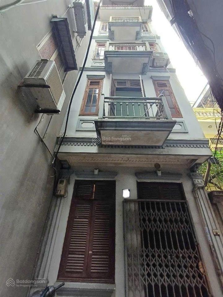 Cho thuê nhà ở phố 8/3, hai bà trưng, hà nội. 7.5tr/tháng, ngõ nông, 3 gác đỗ cửa, đủ tiện ích