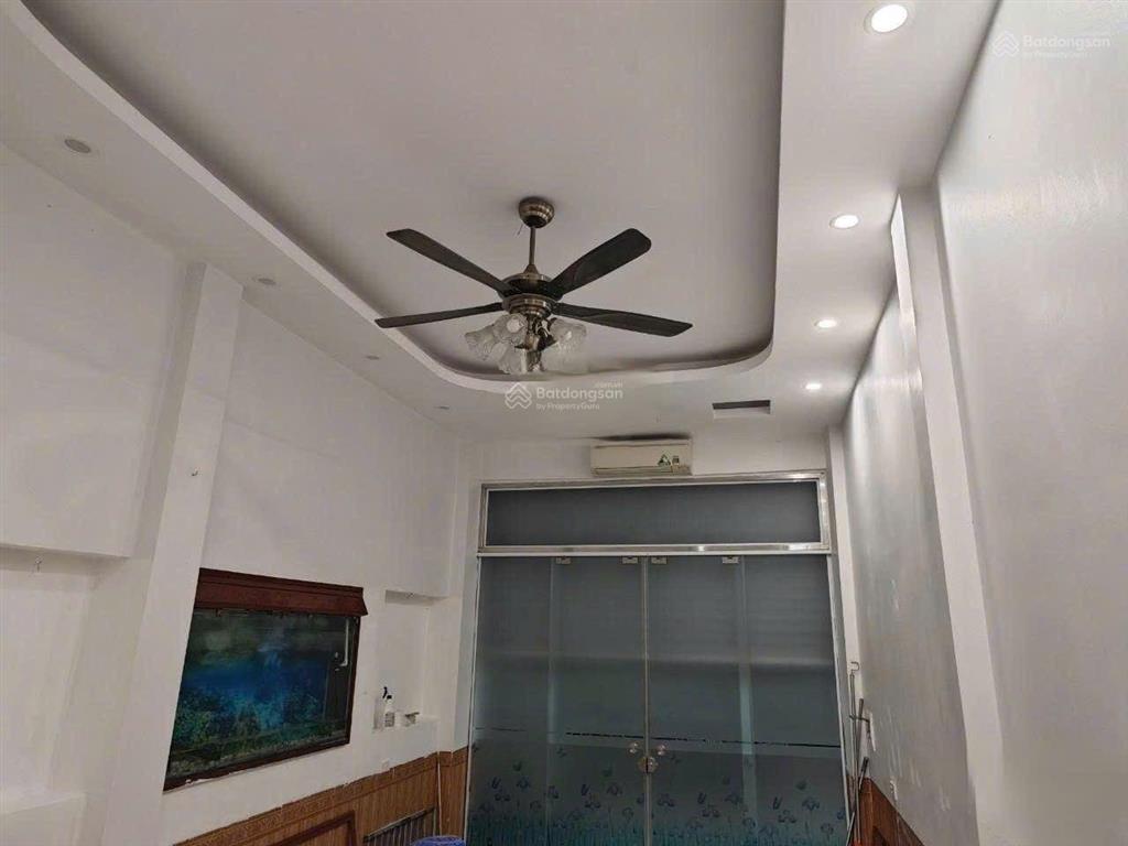 Cho thuê nhà nguyên căn ngõ hòa bình 7, ô tô  đỗ cửa, dt 37m2 x 3t, giá 12tr/ tháng