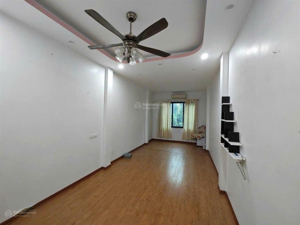 Cho thuê nhà nguyên căn ngõ hòa bình 7, ô tô  đỗ cửa, dt 37m2 x 3t, giá 12tr/ tháng