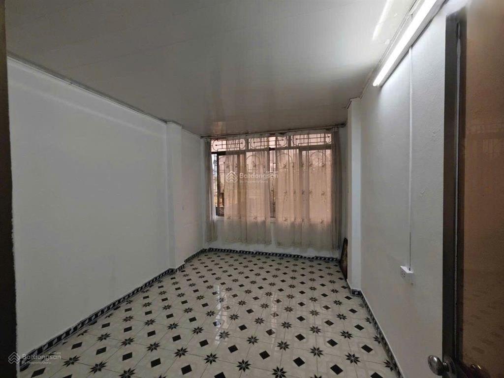 Cho thuê nhà nguyên căn ngõ hòa bình 7, ô tô  đỗ cửa, dt 37m2 x 3t, giá 12tr/ tháng