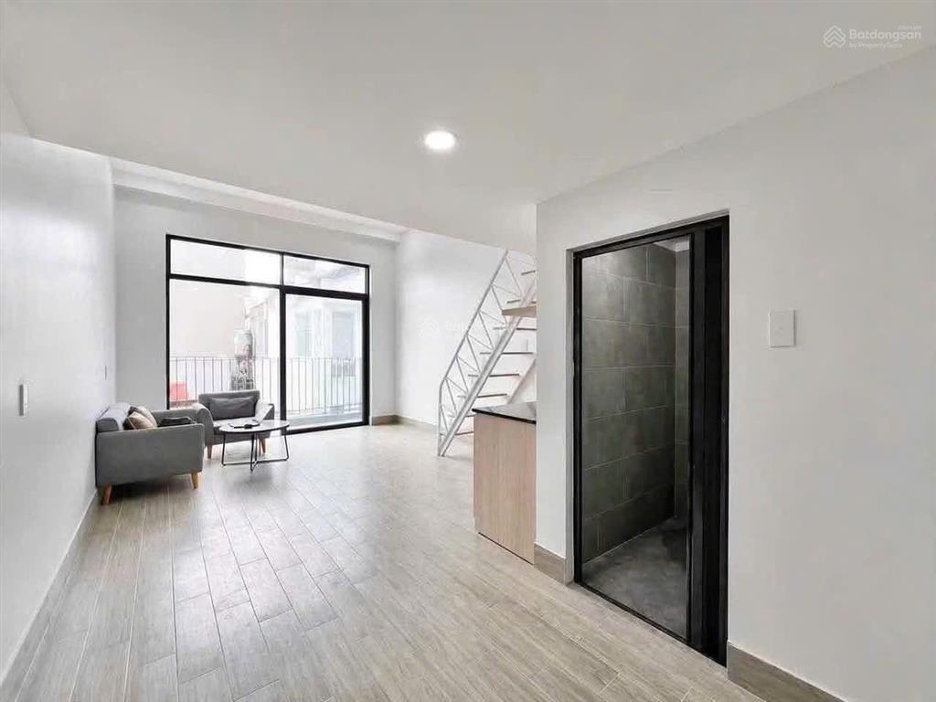 Cho thuê căn hộ duplex sát ueh nguyễn tri phương q10  trần cao thoáng mát, ở được 34 người