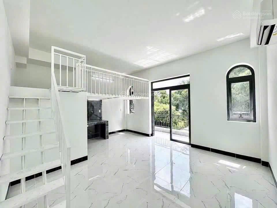 Cho thuê căn hộ gác ban công giá tốt mới 100% ngay hoàng văn thụ