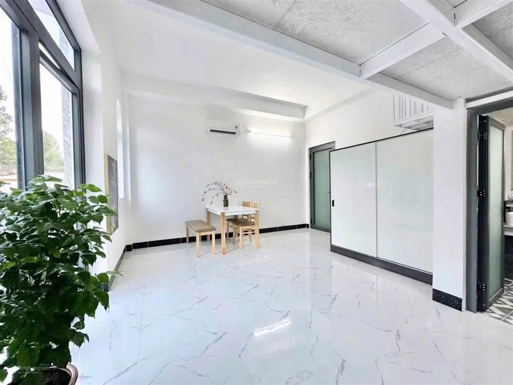 Cho thuê căn hộ gác ban công giá tốt mới 100% ngay hoàng văn thụ
