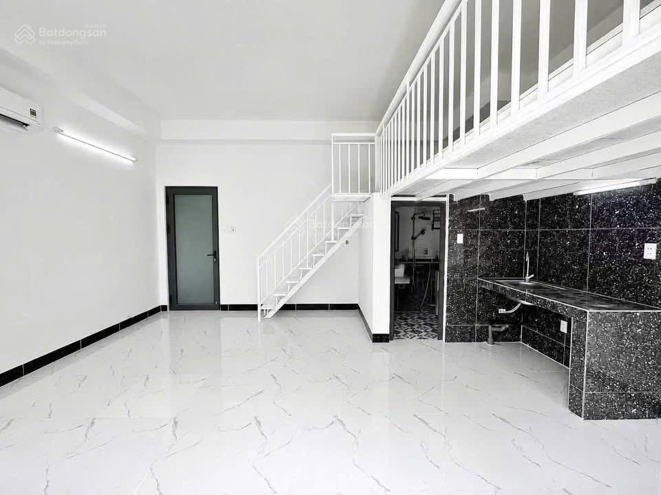 Cho thuê căn hộ gác ban công giá tốt mới 100% ngay hoàng văn thụ