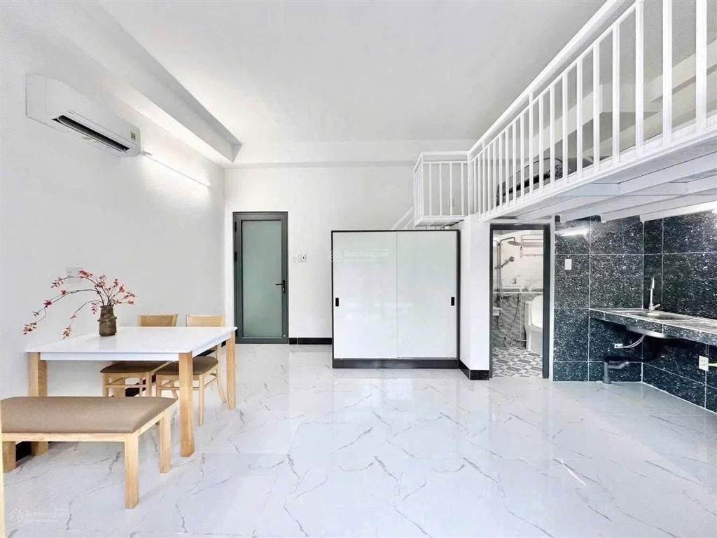 Cho thuê căn hộ gác ban công giá tốt mới 100% ngay hoàng văn thụ