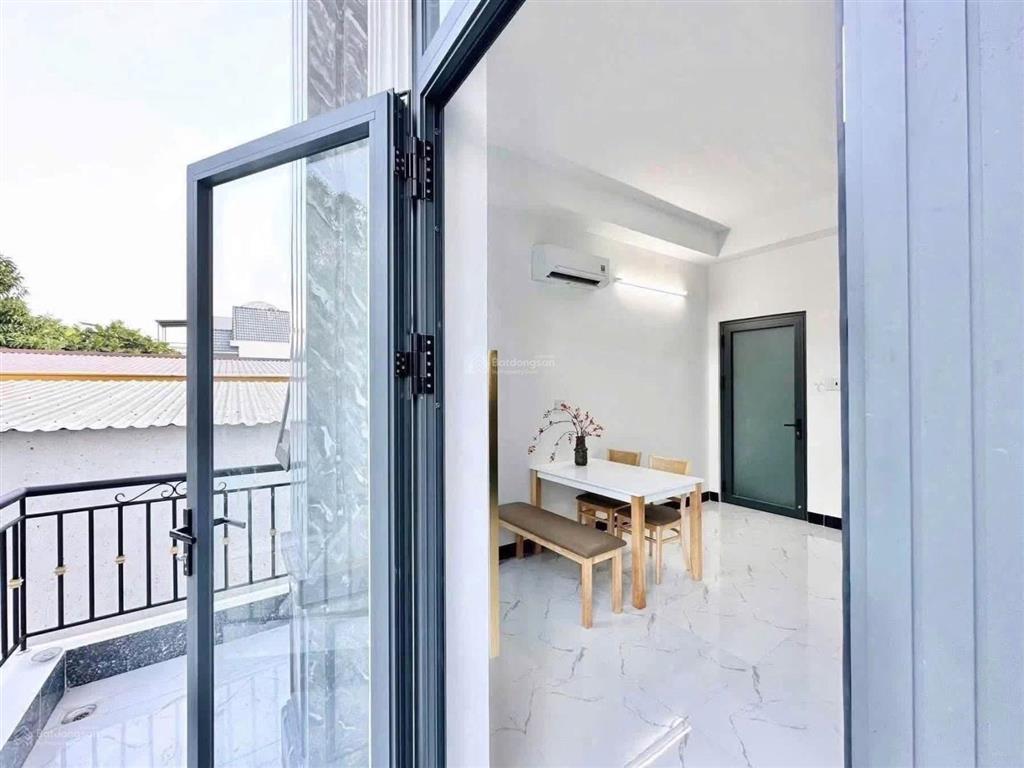 Cho thuê căn hộ gác ban công giá tốt mới 100% ngay hoàng văn thụ