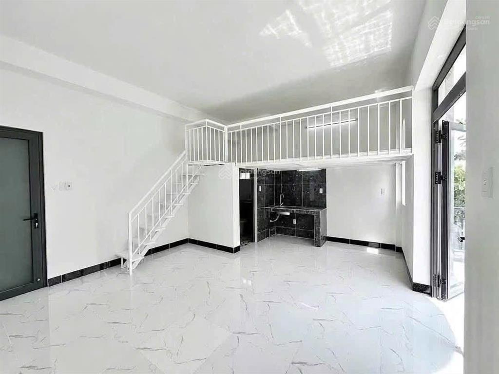Cho thuê căn hộ gác ban công giá tốt mới 100% ngay hoàng văn thụ