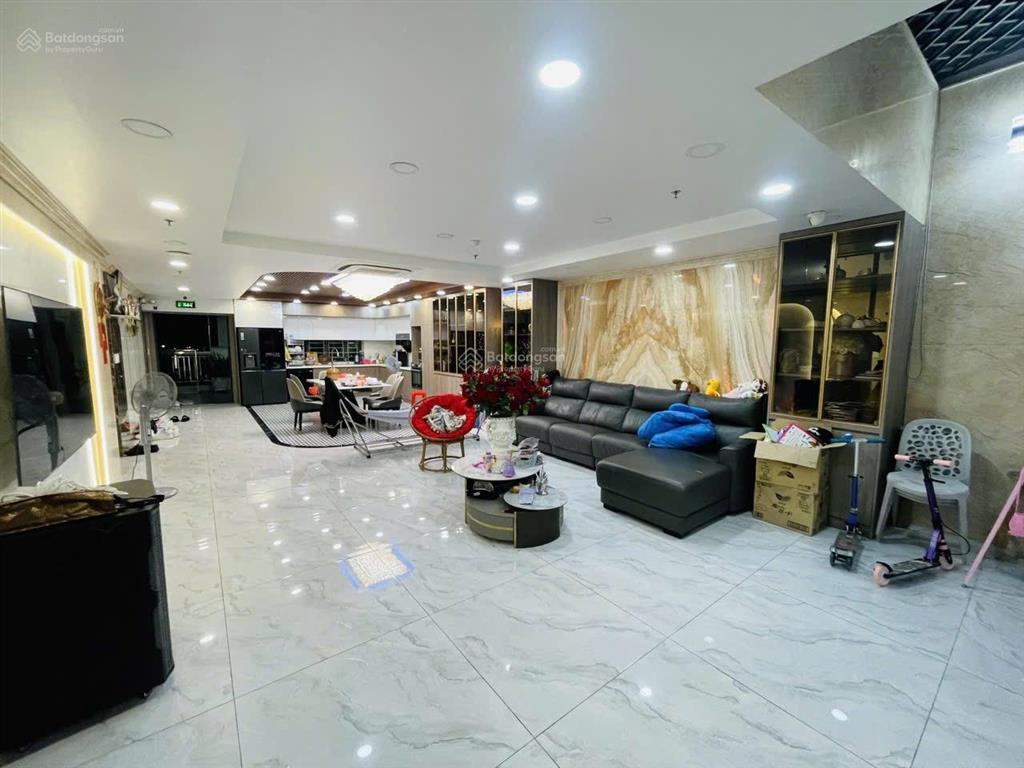 Toà chdv mặt tiền đường quận tân phú  doanh thu 550 triệu/tháng cần bán gấp 125 tỷ