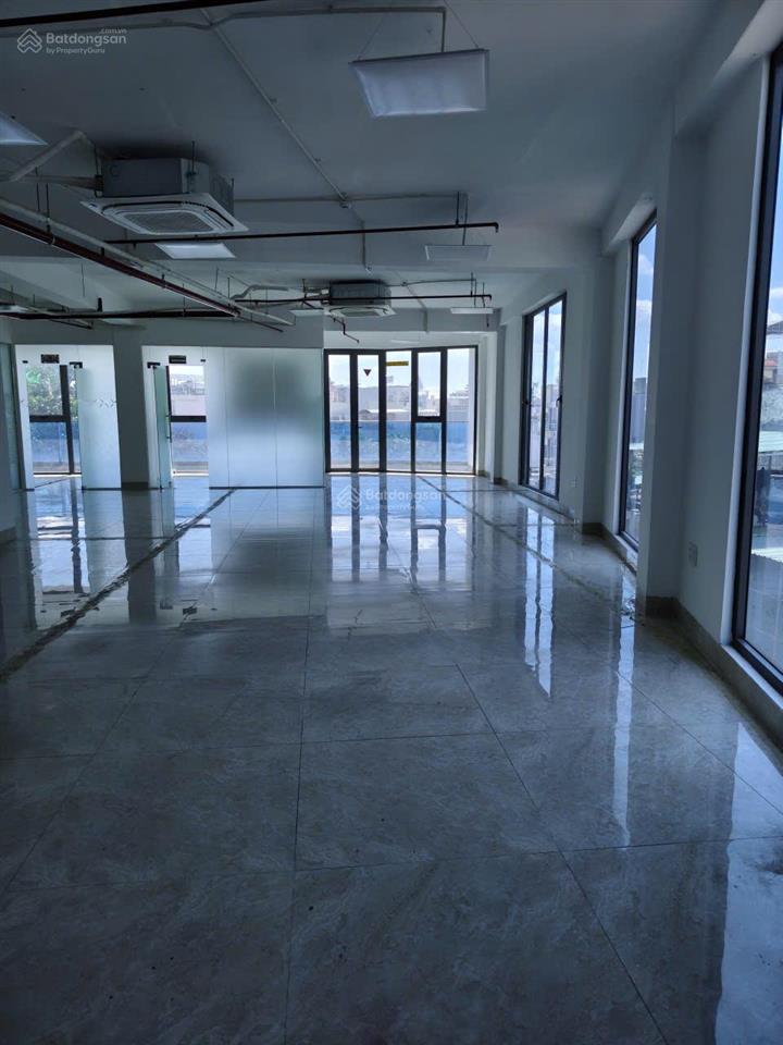 Cho thuê mặt bằng văn phòng 330m2 tòa nhà goldstar bình thạnh giá cực tốt.