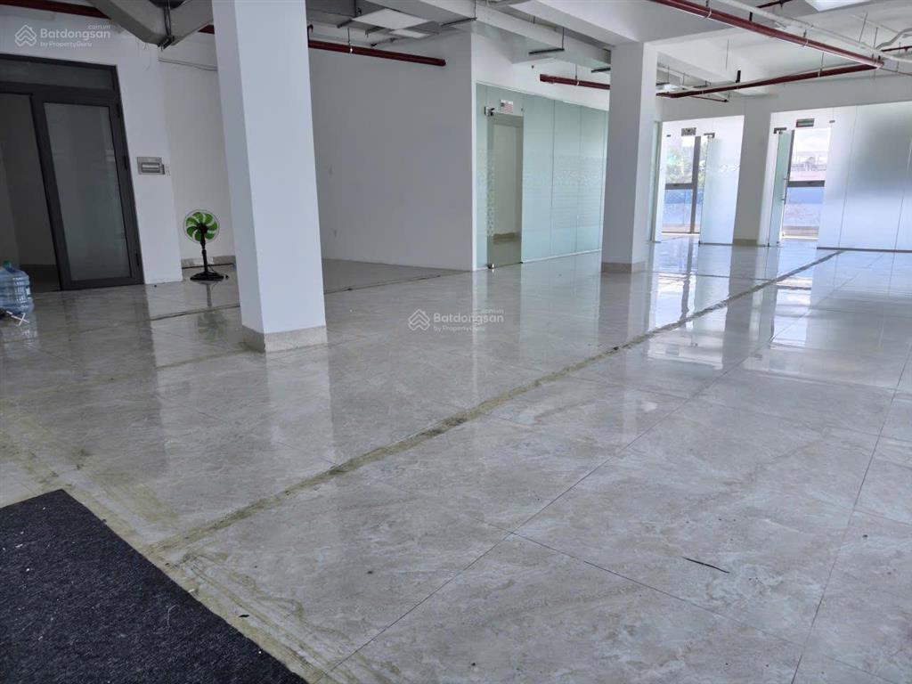 Cho thuê mặt bằng văn phòng 330m2 tòa nhà goldstar bình thạnh giá cực tốt.