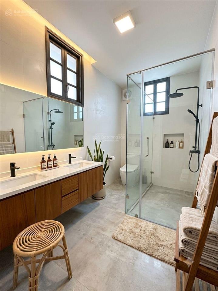 Mặt phố tây hồ diện tích to, mặt tiền rộng  lô góc 3 thoáng view tương lai nhà hát ngọc trai