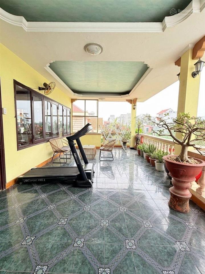 Mặt phố tây hồ diện tích to, mặt tiền rộng  lô góc 3 thoáng view tương lai nhà hát ngọc trai