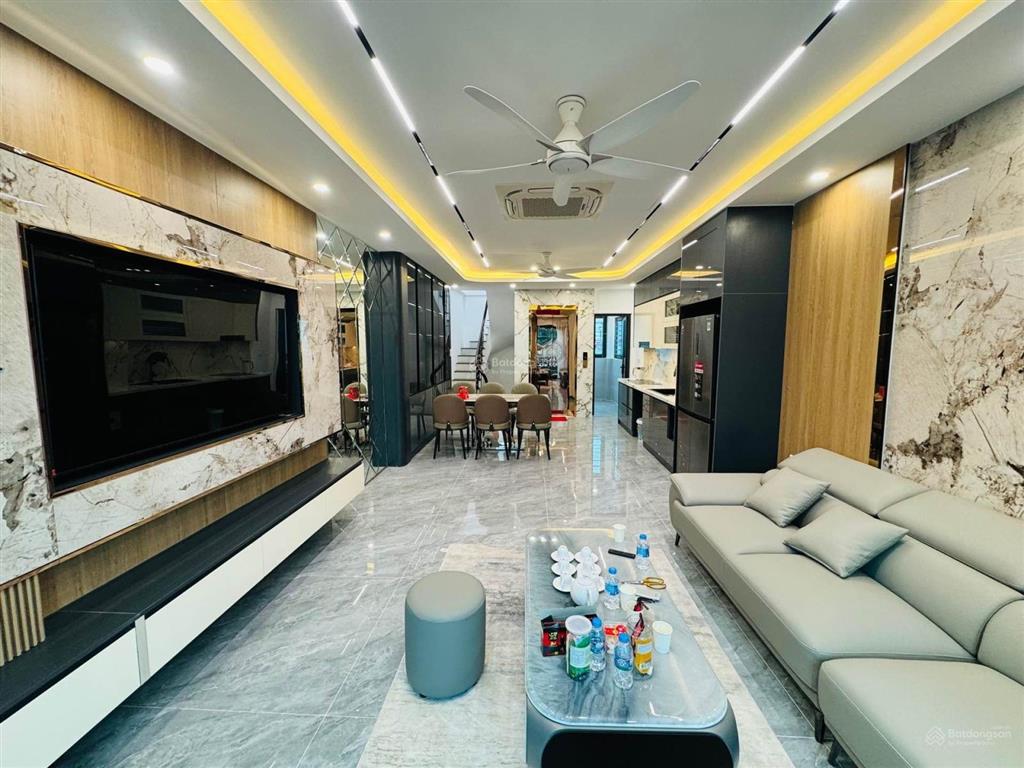 Phùng chí kiên  phân lô quân đội vỉa hè, gara 2 ô tô view triệu đô