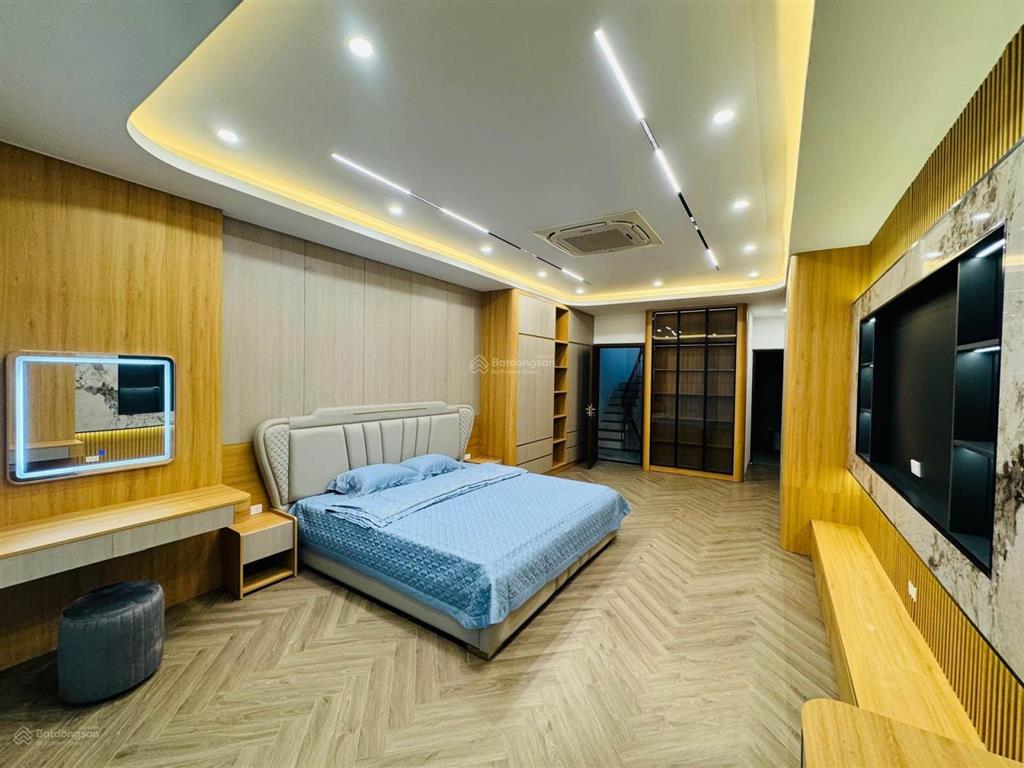 Phùng chí kiên  phân lô quân đội vỉa hè, gara 2 ô tô view triệu đô