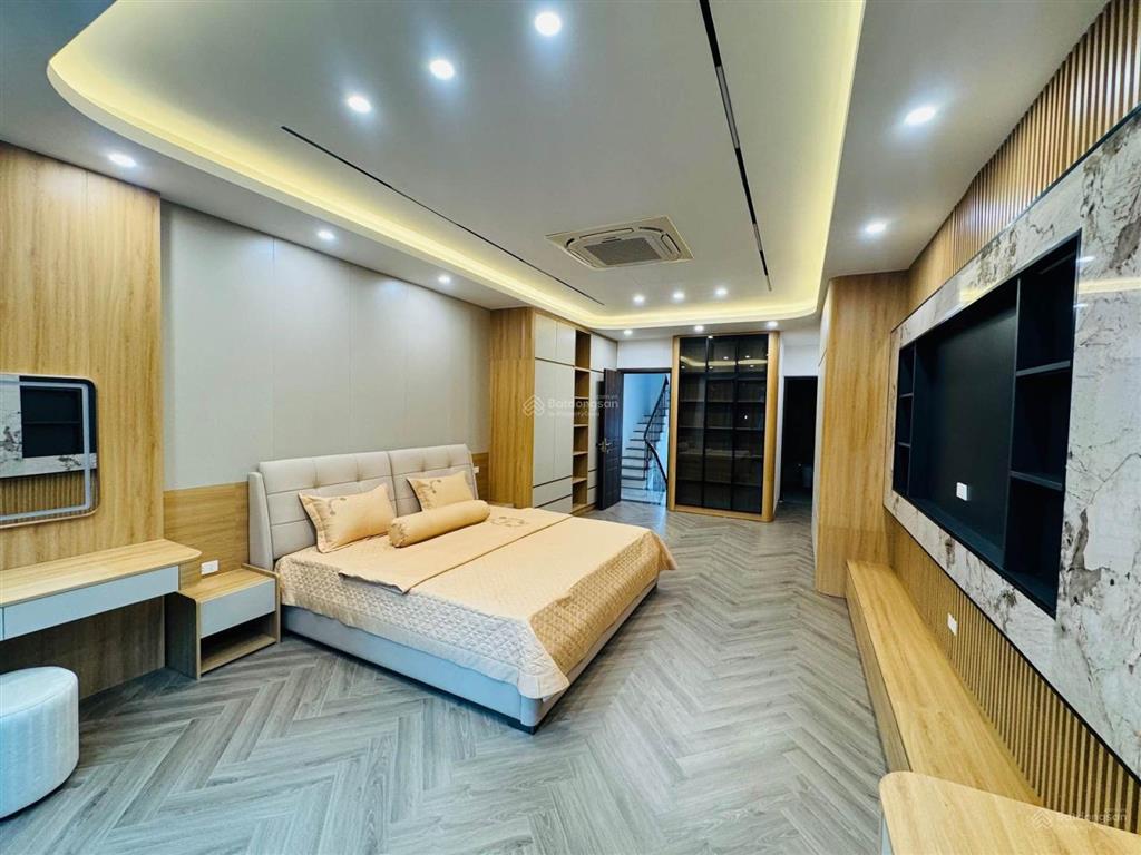 Phùng chí kiên  phân lô quân đội vỉa hè, gara 2 ô tô view triệu đô