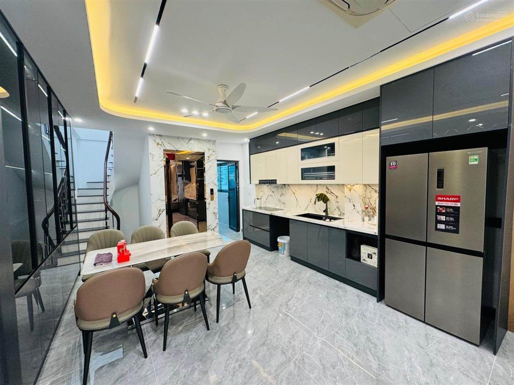 Phùng chí kiên  phân lô quân đội vỉa hè, gara 2 ô tô view triệu đô