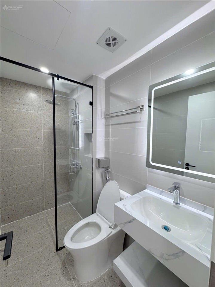 Mặt phố nguyễn đình hoàn tòa dòng tiền 9 tầng 1 hầm kinh doanh 200tr/tháng