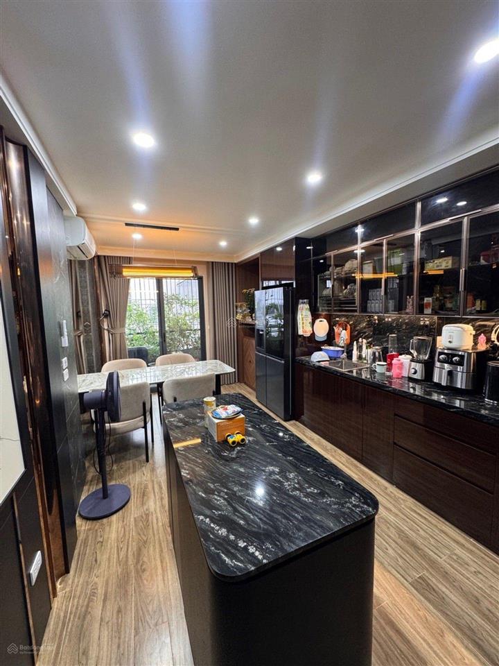 Nhà mới, nguyễn ngọc vũ, 6 tầng thang máy, 1 bước ra phố, full nội thất luxury 2 tỷ
