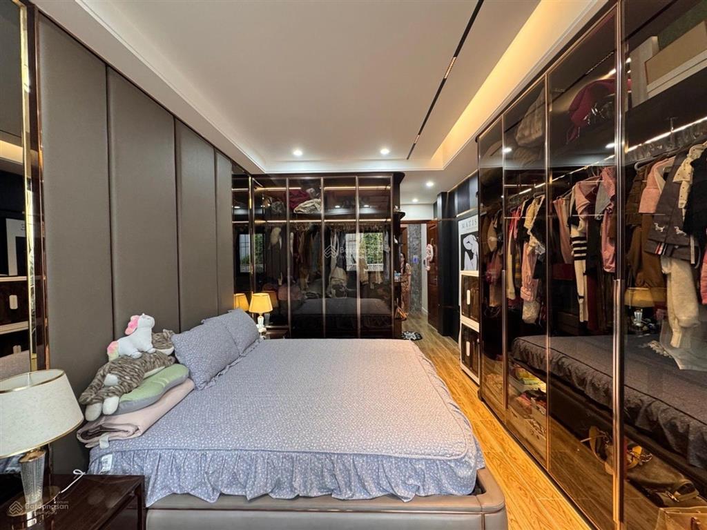 Nhà mới, nguyễn ngọc vũ, 6 tầng thang máy, 1 bước ra phố, full nội thất luxury 2 tỷ