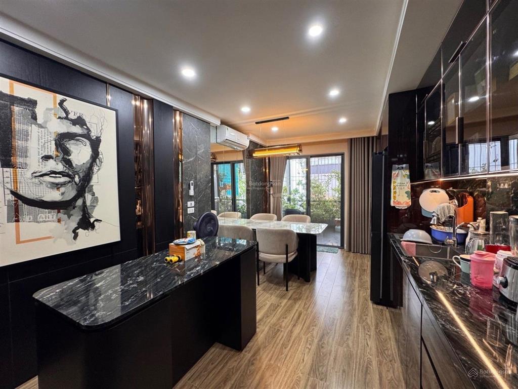 Nhà mới, nguyễn ngọc vũ, 6 tầng thang máy, 1 bước ra phố, full nội thất luxury 2 tỷ