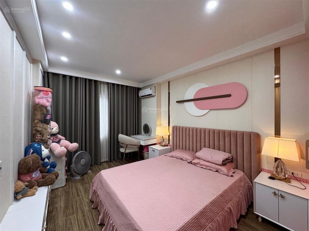 Nhà mới, nguyễn ngọc vũ, 6 tầng thang máy, 1 bước ra phố, full nội thất luxury 2 tỷ