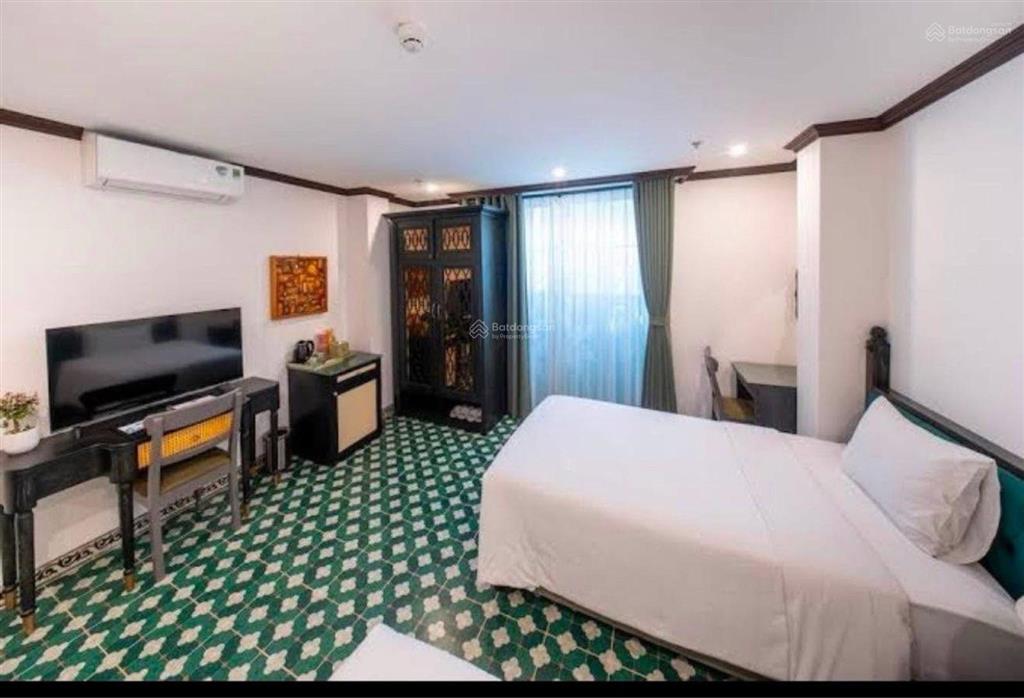 Vip ba đình, khách sạn 4 sao, ngõ to như phố, 290m  lô góc 4 thoáng dòng tiền 9 tỷ/năm