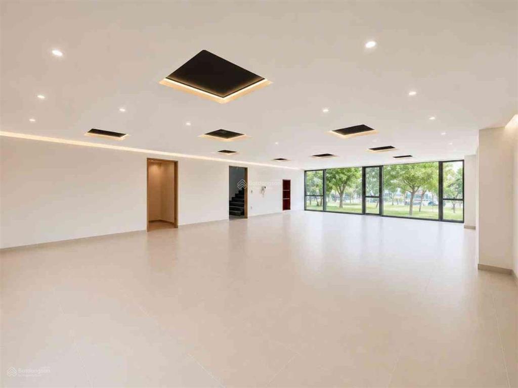 Bán tòa văn phòng 9 tầng  180m  mặt phố vũ tông phan thanh xuân, thông sàn, dòng tiền đỉnh