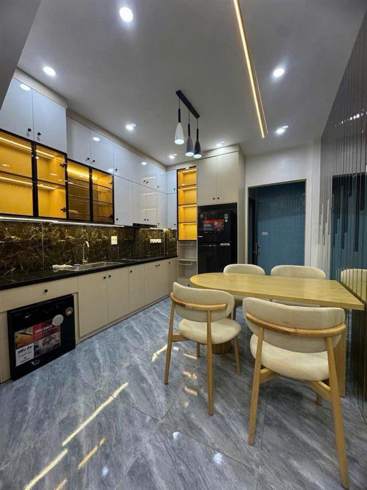 Bán nhà Ngọc Thụy 45m 4 tầng thang máy 20m ra ô tô tránh nhỉnh 9 tỷ