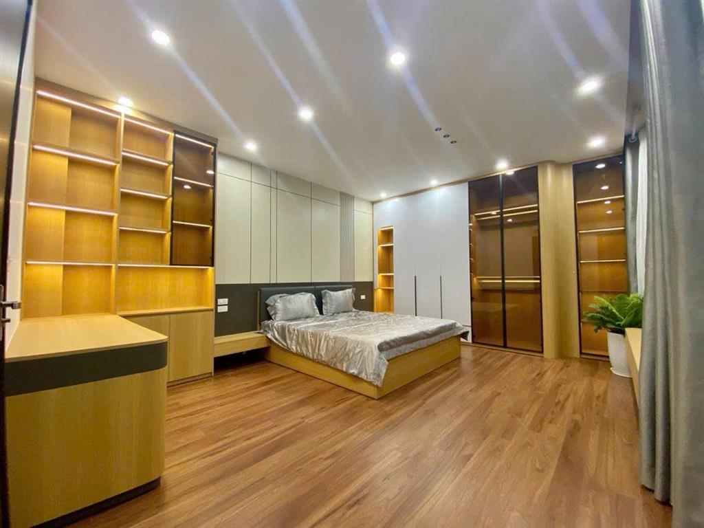 Bán nhà Ngô Gia Tự 45m 6 tầng MT5m thang máy 30m ra ô tô tránh giá 11 tỷ