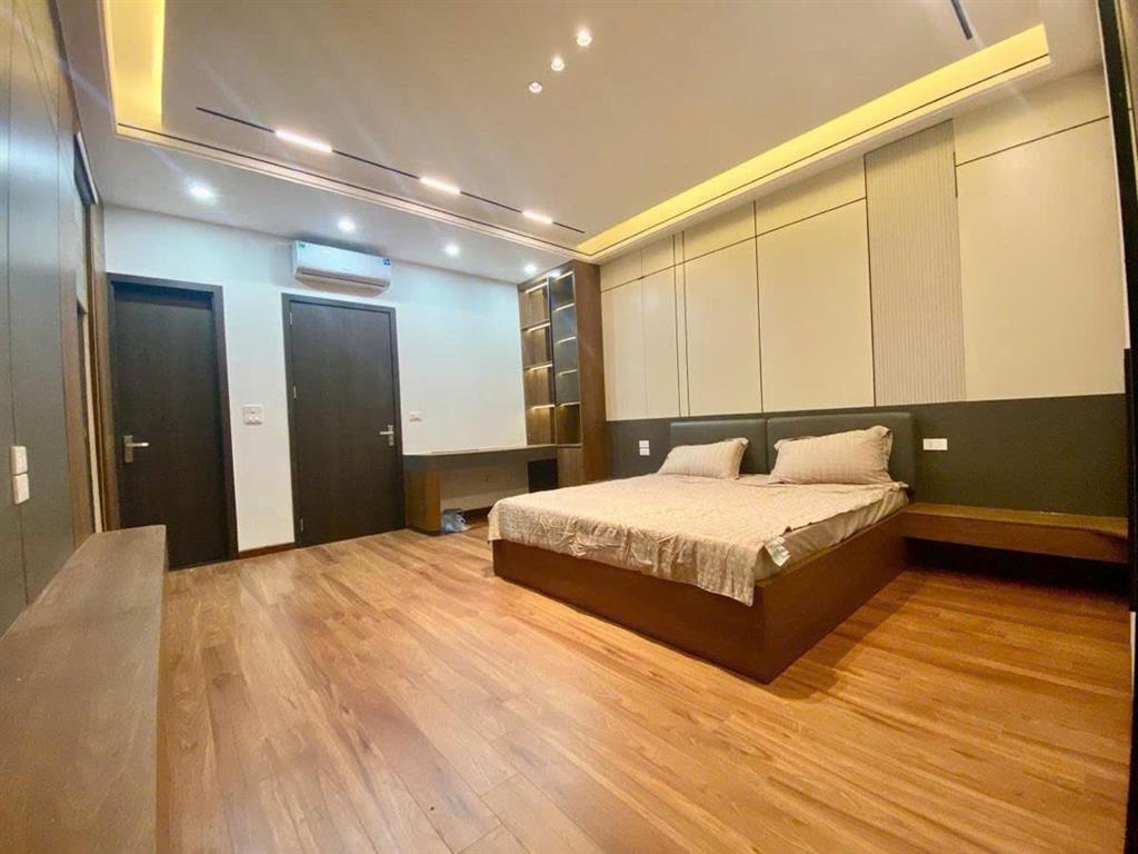 Bán nhà Ngô Gia Tự 45m 6 tầng MT5m thang máy 30m ra ô tô tránh giá 11 tỷ