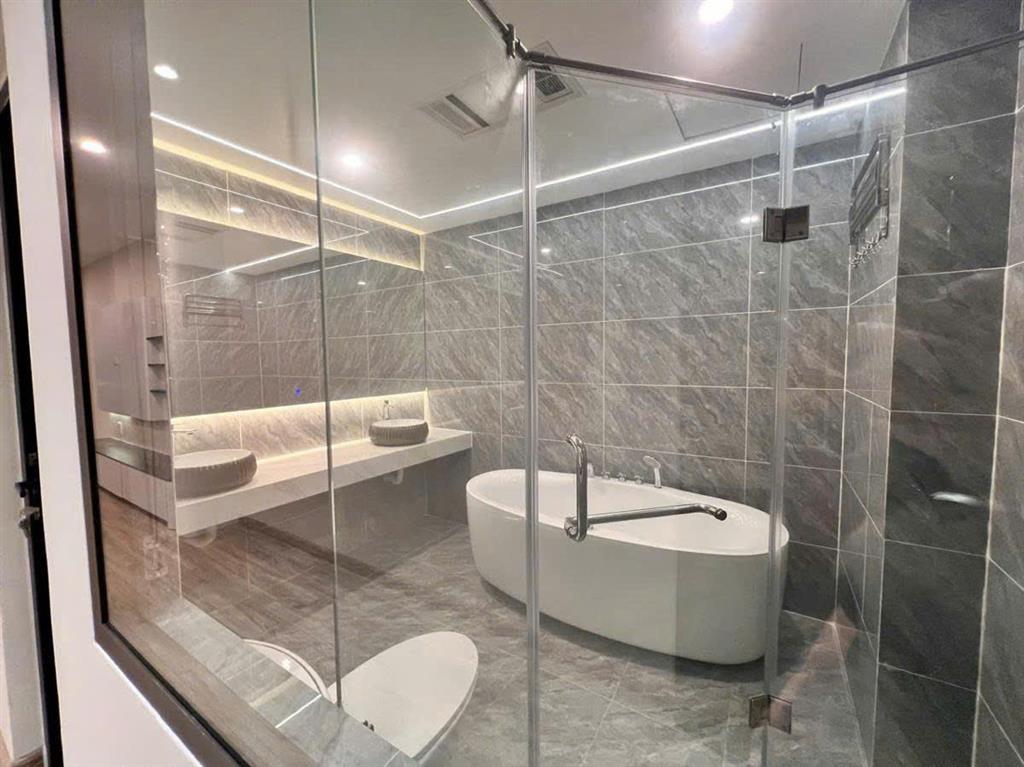 Bán nhà Bát Khối 56m 7 tầng MT4.3m phân lô ô tô 2 mặt ngõ chưa tới 20 tỷ