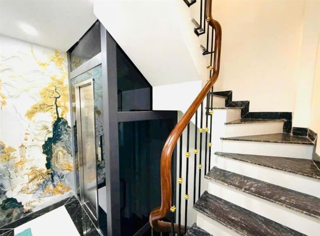 Bán nhà Nguyễn Văn Linh 35m 6 tầng kinh doanh ô tô tránh nhỉnh 11 tỷ