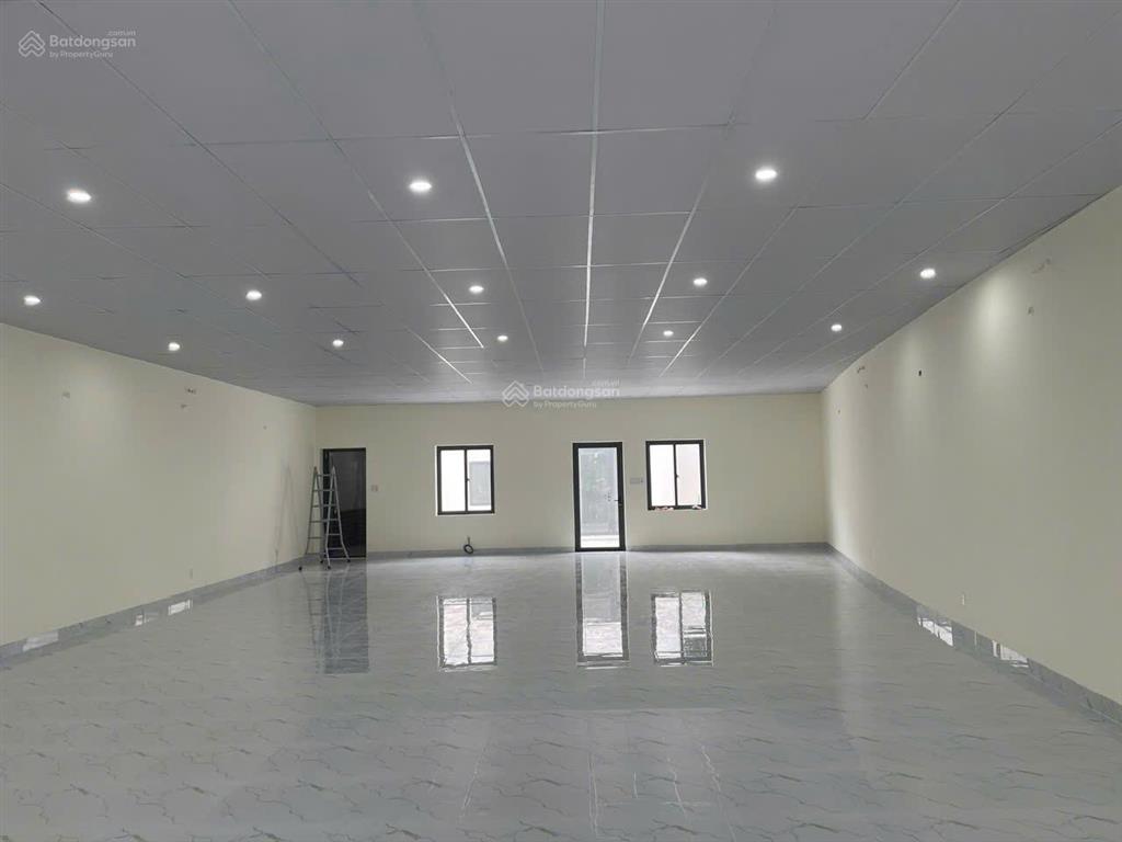 Cho thuê mặt bằng nguyễn văn trỗi  ngang 8m  320m2  showroom đẹp  giá tốt