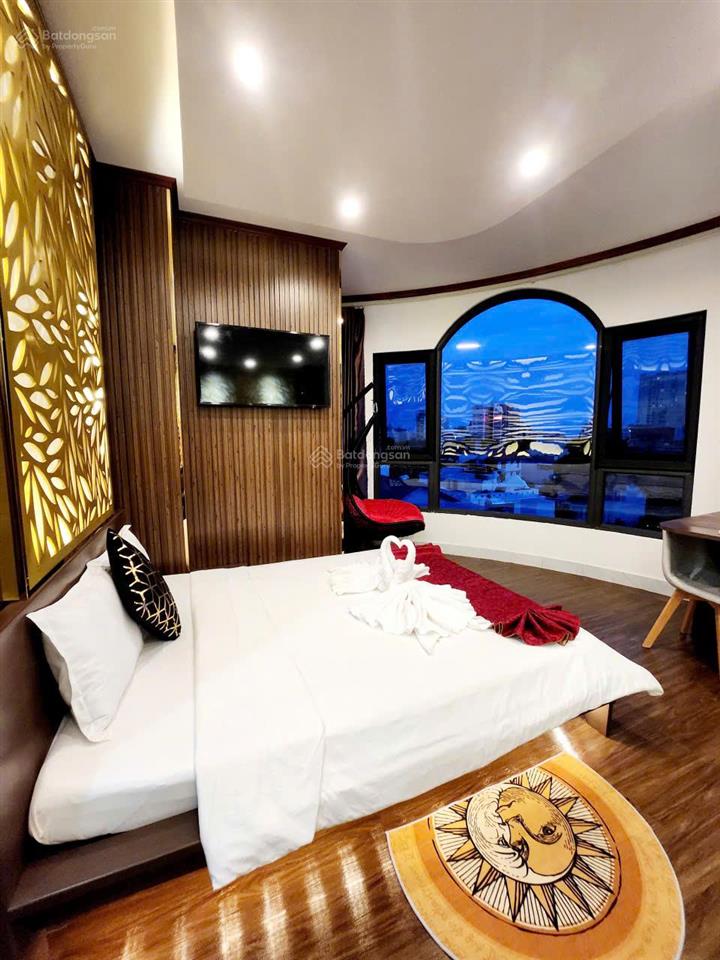Sang khách sạn khu á châu 25 phòng lô góc giá 70 triệu/tháng