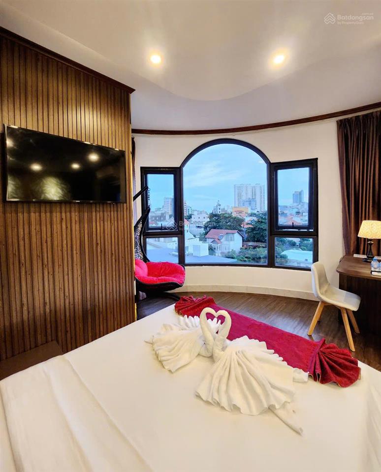Sang khách sạn khu á châu 25 phòng lô góc giá 70 triệu/tháng
