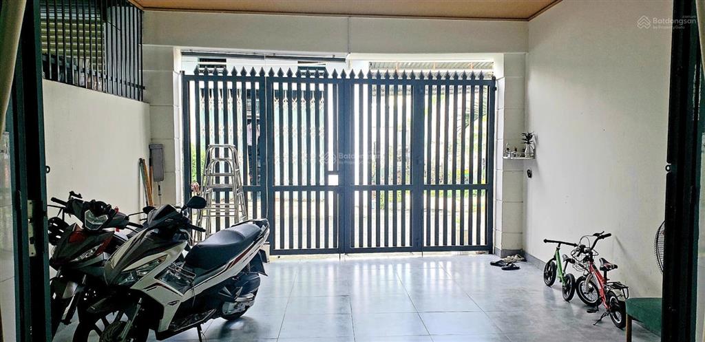 Chính chủ cần bán căn nhà cấp 4 100m2 full thổ cư sát bên đh bình dương.