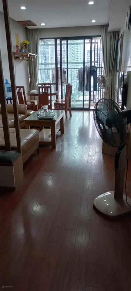 Cho thuê căn hộ chung cư, vào ở luôn. nội thất đầy đủ