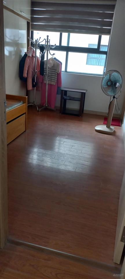 Cho thuê căn hộ chung cư, vào ở luôn. nội thất đầy đủ