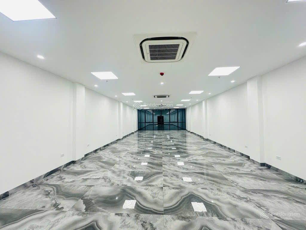 Giảm giá chào còn 99 tỷ mặt phố chùa láng tòa building 9 tầng dòng tiền hơn 3 tỷ/năm