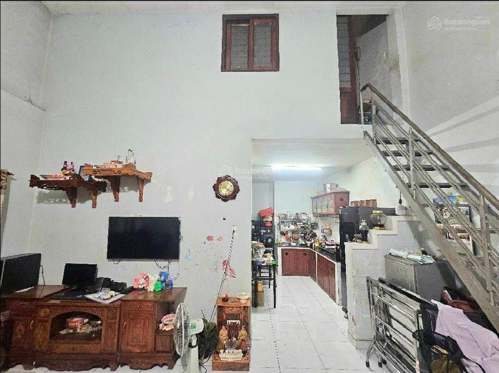 Nhà 1 lầu 2 phòng ngủ, 2wc, 60m2 ngang 5.6m nở hậu bên hông trường 3 cấp dĩ an chợ dĩ an chỉ 2.8 tỷ
