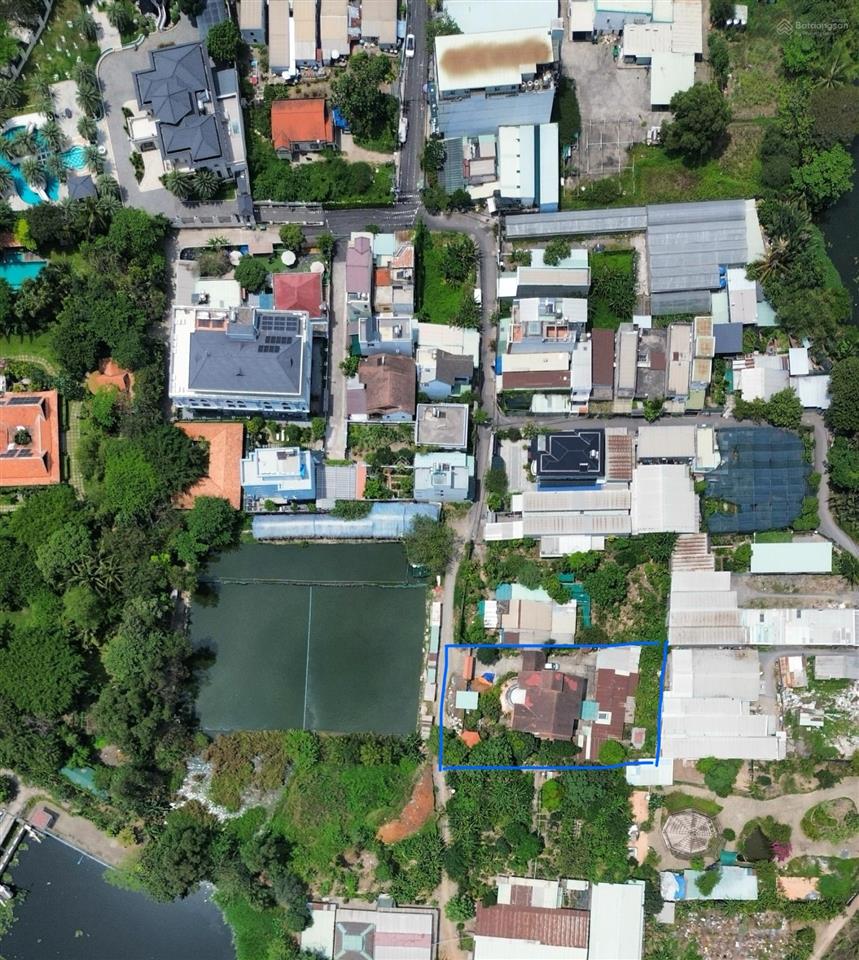 Bán biệt thự vườn 1 trệt 2 lầu diện tích 1300m2, 3 mặt giáp sông, view nhìn landmark 81