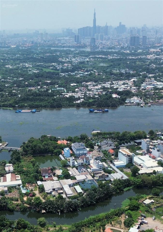 Bán biệt thự vườn 1 trệt 2 lầu diện tích 1300m2, 3 mặt giáp sông, view nhìn landmark 81