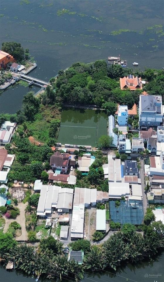 Bán biệt thự vườn 1 trệt 2 lầu diện tích 1300m2, 3 mặt giáp sông, view nhìn landmark 81