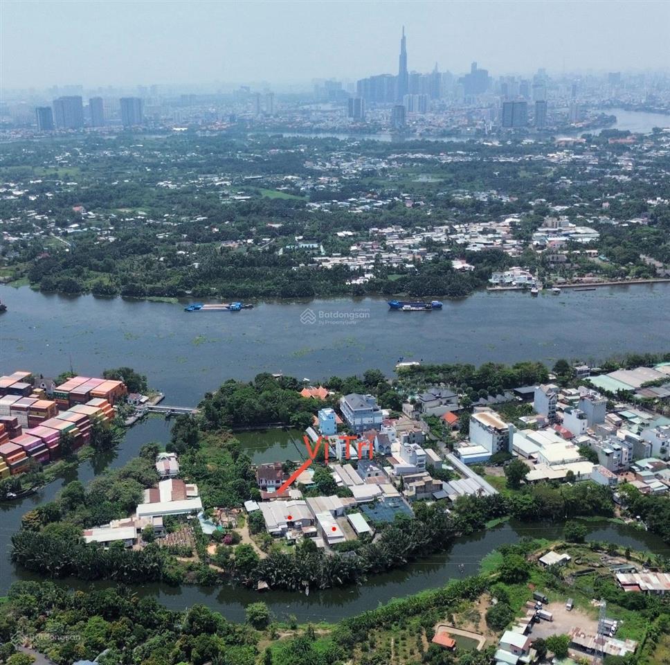 Bán biệt thự vườn 1 trệt 2 lầu diện tích 1300m2, 3 mặt giáp sông, view nhìn landmark 81