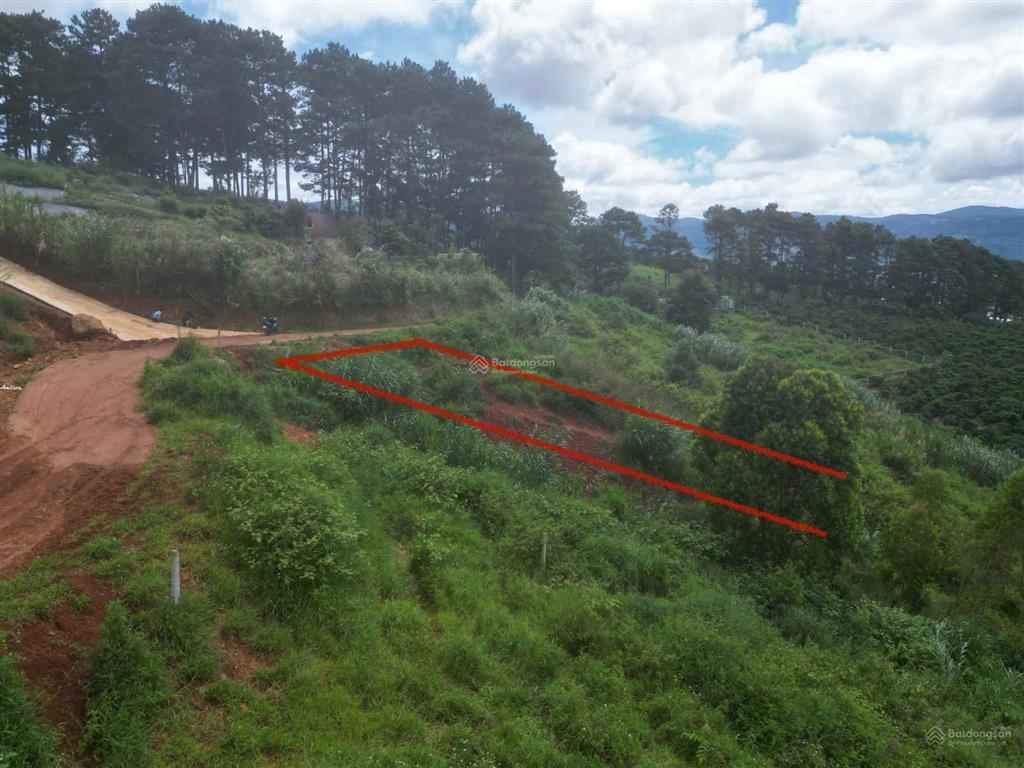 Bán đất thị trấn nam ban, lâm hà dt 975m2 có 200m2 thổ cư, 21 mét mặt tiền bê tông, view đẹp