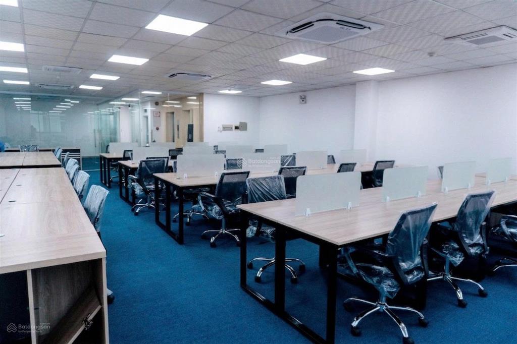 Chính chủ cho thuê văn phòng mặt tiền cộng hòađối diện nhà ga t3